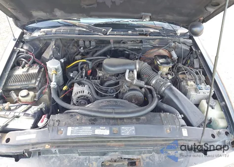 1996 Chevrolet Blazer z USA, uszkodzony, nr VIN 1GNDT13W8T2240640